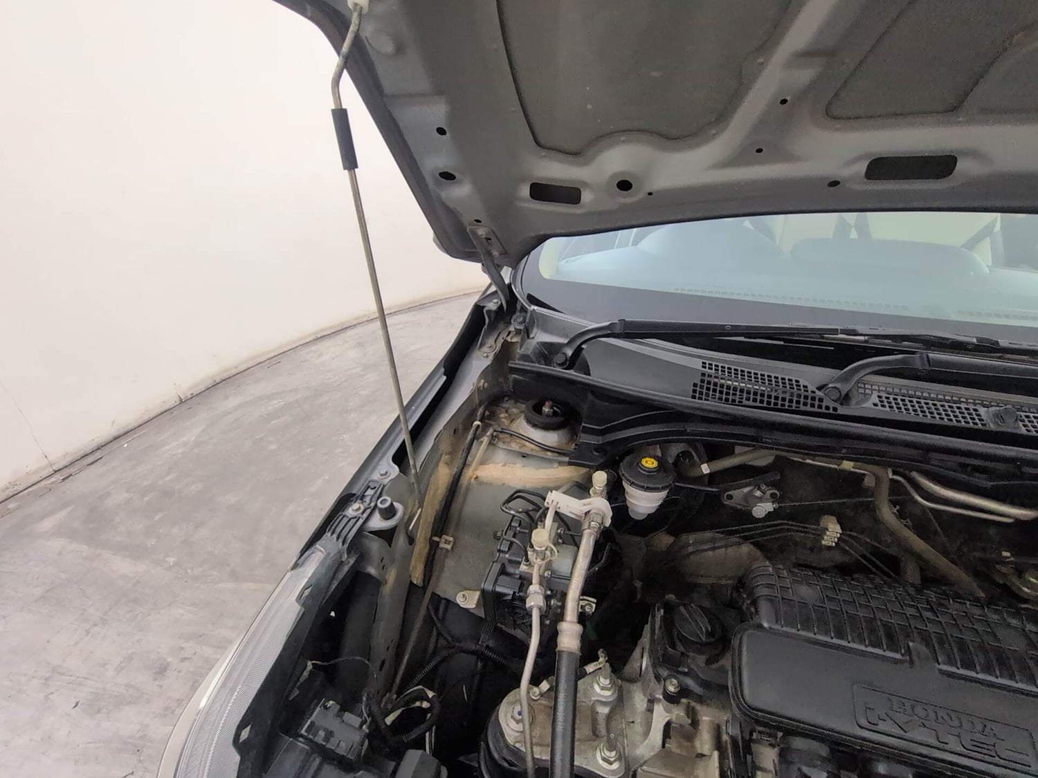 Used 2023 Honda Amaze VX MT 1.2 Petrol Petrol Manual engine ENGINE RIGHT SIDE HINGE & APRON VIEW