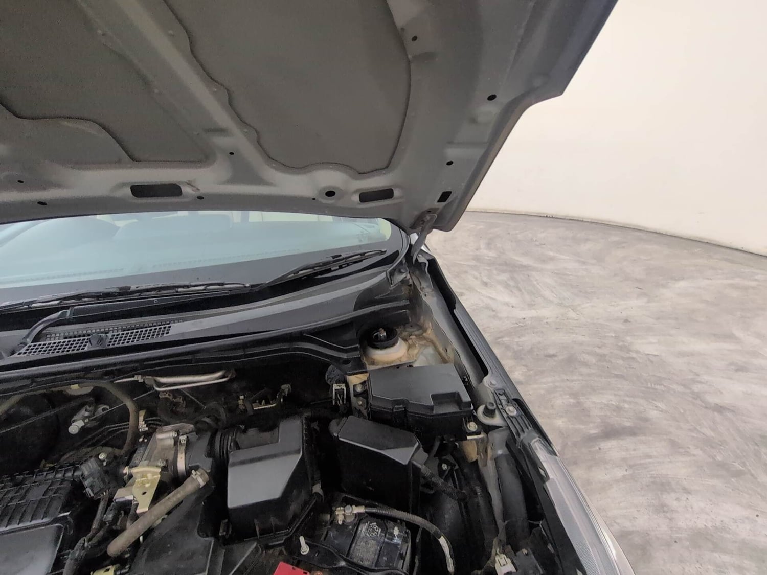Used 2023 Honda Amaze VX MT 1.2 Petrol Petrol Manual engine ENGINE LEFT SIDE HINGE & APRON VIEW