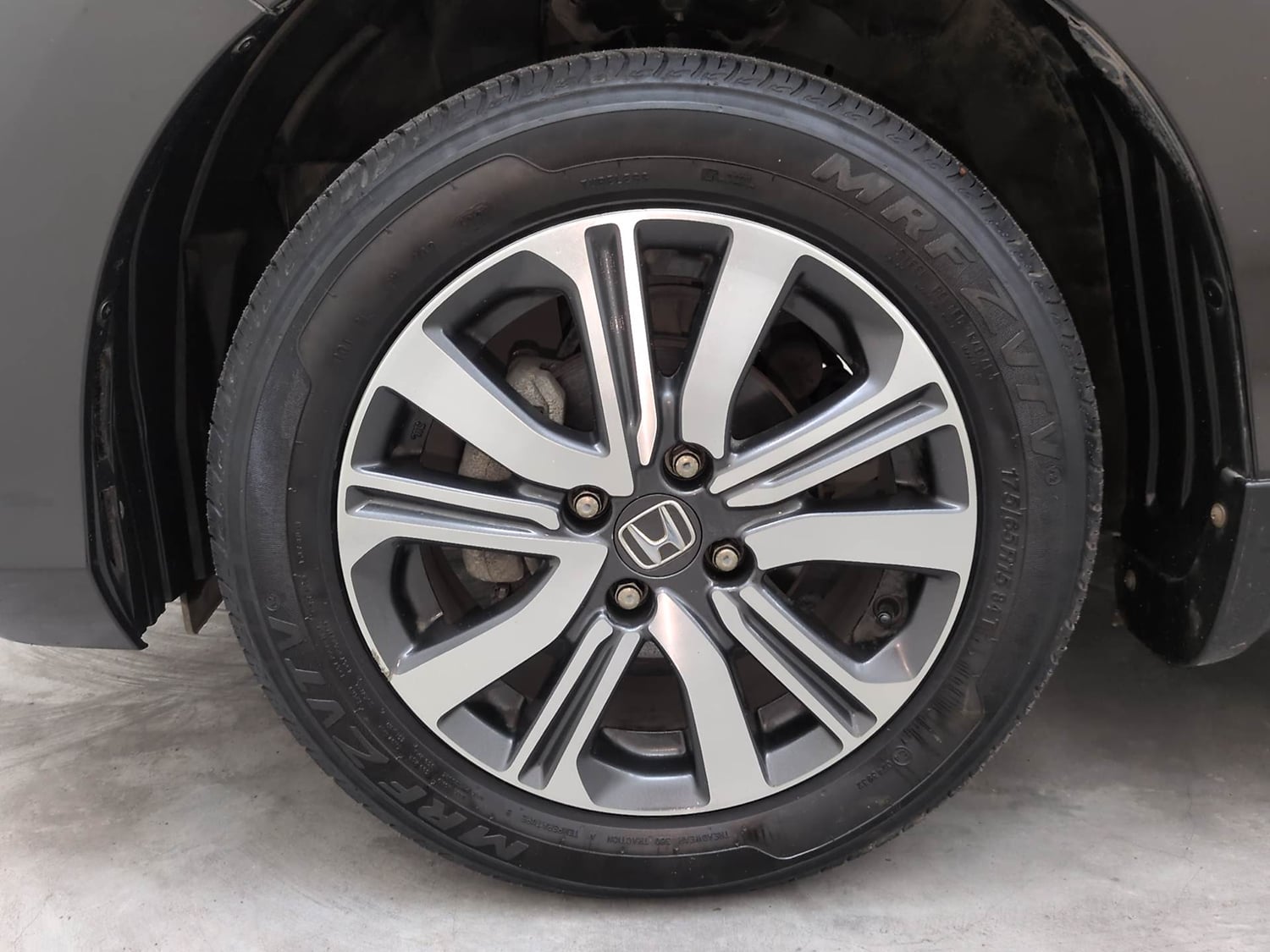 Used 2023 Honda Amaze VX MT 1.2 Petrol Petrol Manual tyres LEFT FRONT TYRE RIM VIEW