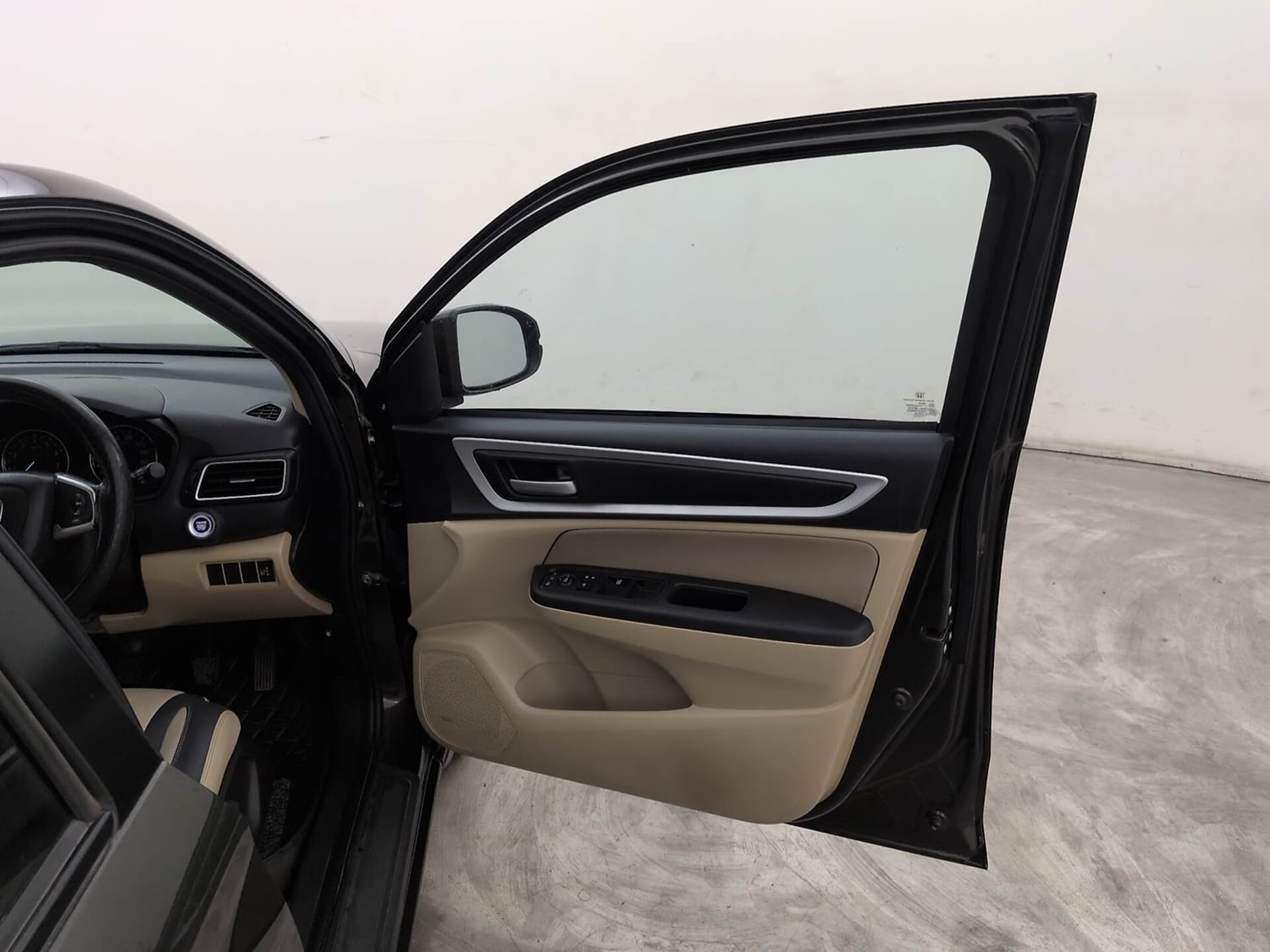 Used 2023 Honda Amaze VX MT 1.2 Petrol Petrol Manual interior RIGHT FRONT DOOR OPEN VIEW