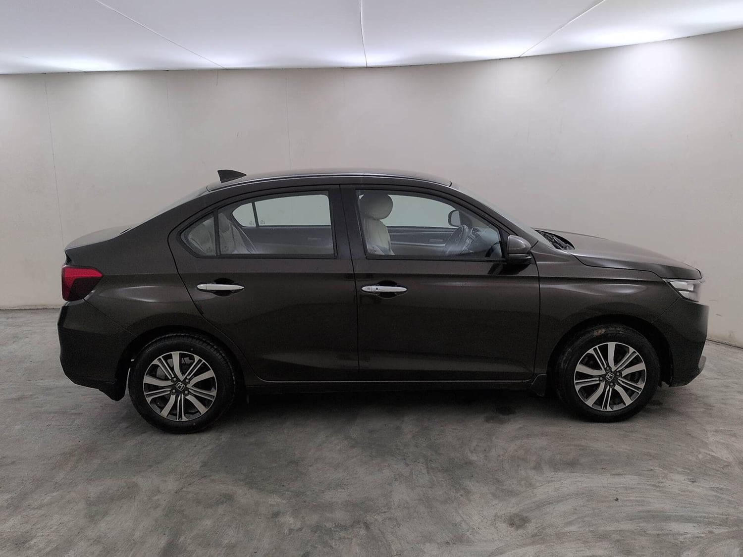 Used 2023 Honda Amaze VX MT 1.2 Petrol Petrol Manual exterior RIGHT SIDE VIEW