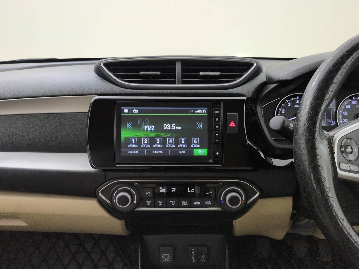 Used 2023 Honda Amaze VX MT 1.2 Petrol Petrol Manual interior MUSIC SYSTEM & AC CONTROL VIEW