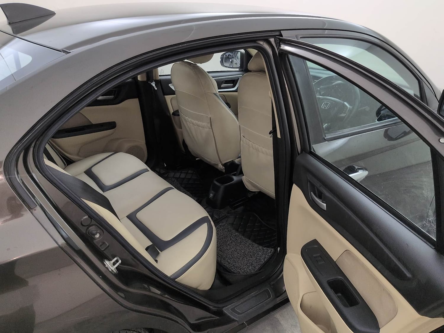 Used 2023 Honda Amaze VX MT 1.2 Petrol Petrol Manual interior RIGHT SIDE REAR DOOR CABIN VIEW