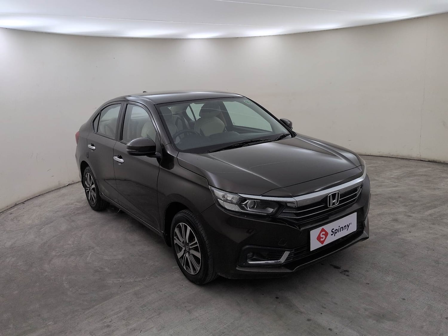 Used 2023 Honda Amaze VX MT 1.2 Petrol Petrol Manual exterior RIGHT FRONT CORNER VIEW