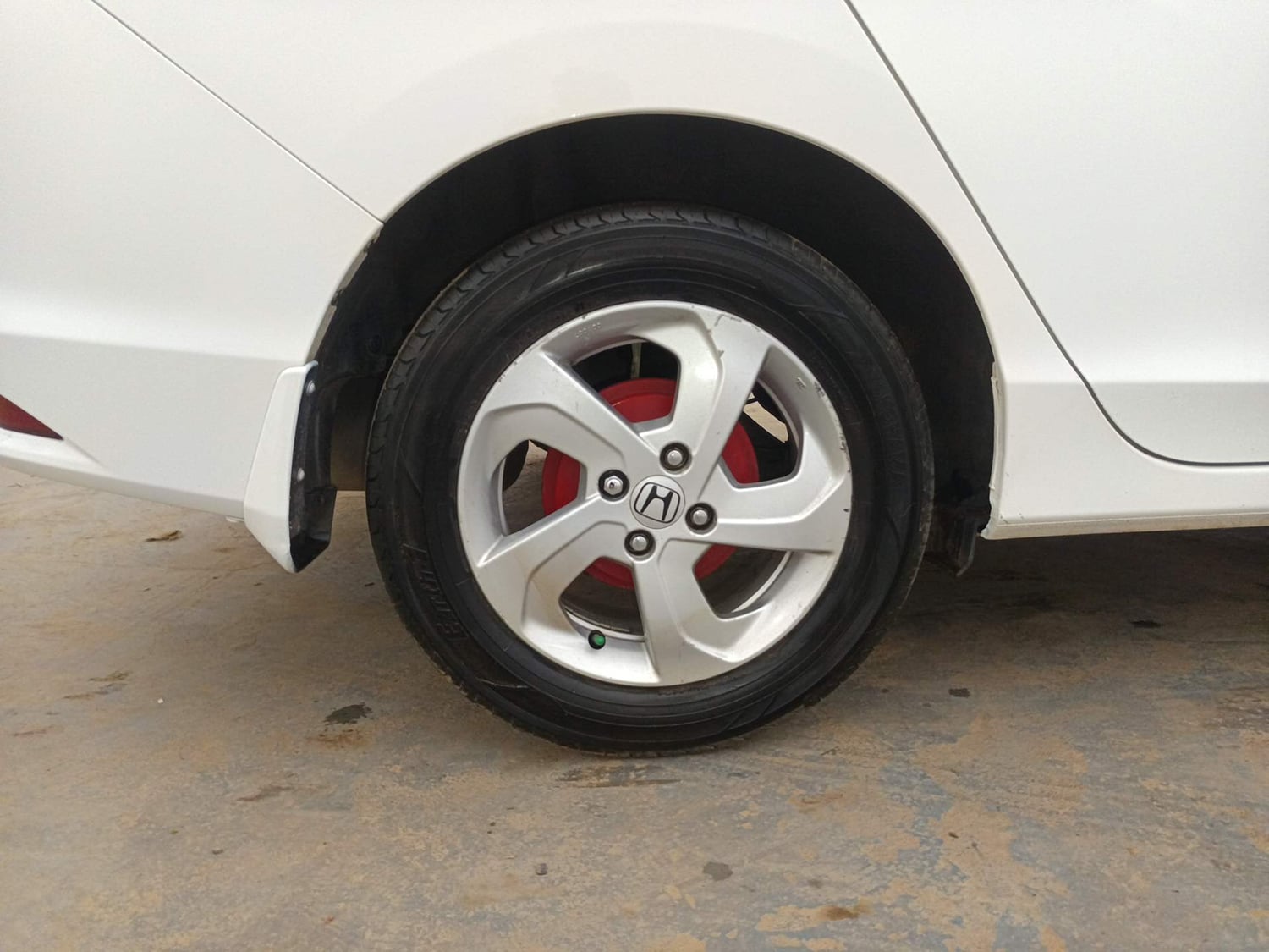 Used 2017 Honda City VX Petrol Manual tyres RIGHT REAR TYRE RIM VIEW