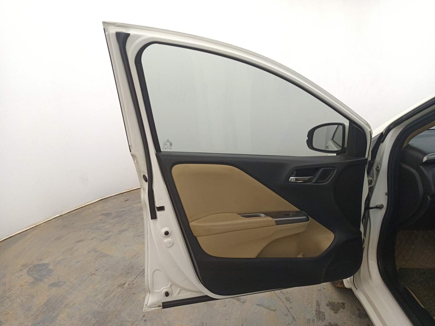 Used 2017 Honda City VX Petrol Manual interior LEFT FRONT DOOR OPEN VIEW