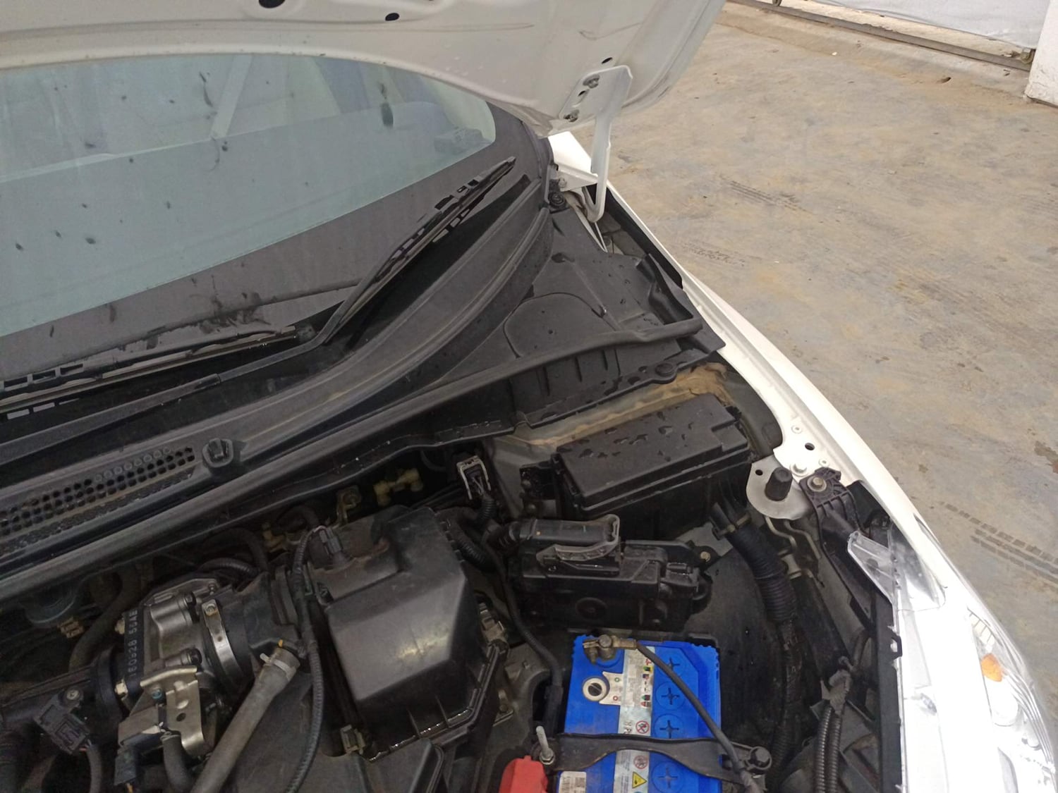 Used 2017 Honda City VX Petrol Manual engine ENGINE LEFT SIDE HINGE & APRON VIEW