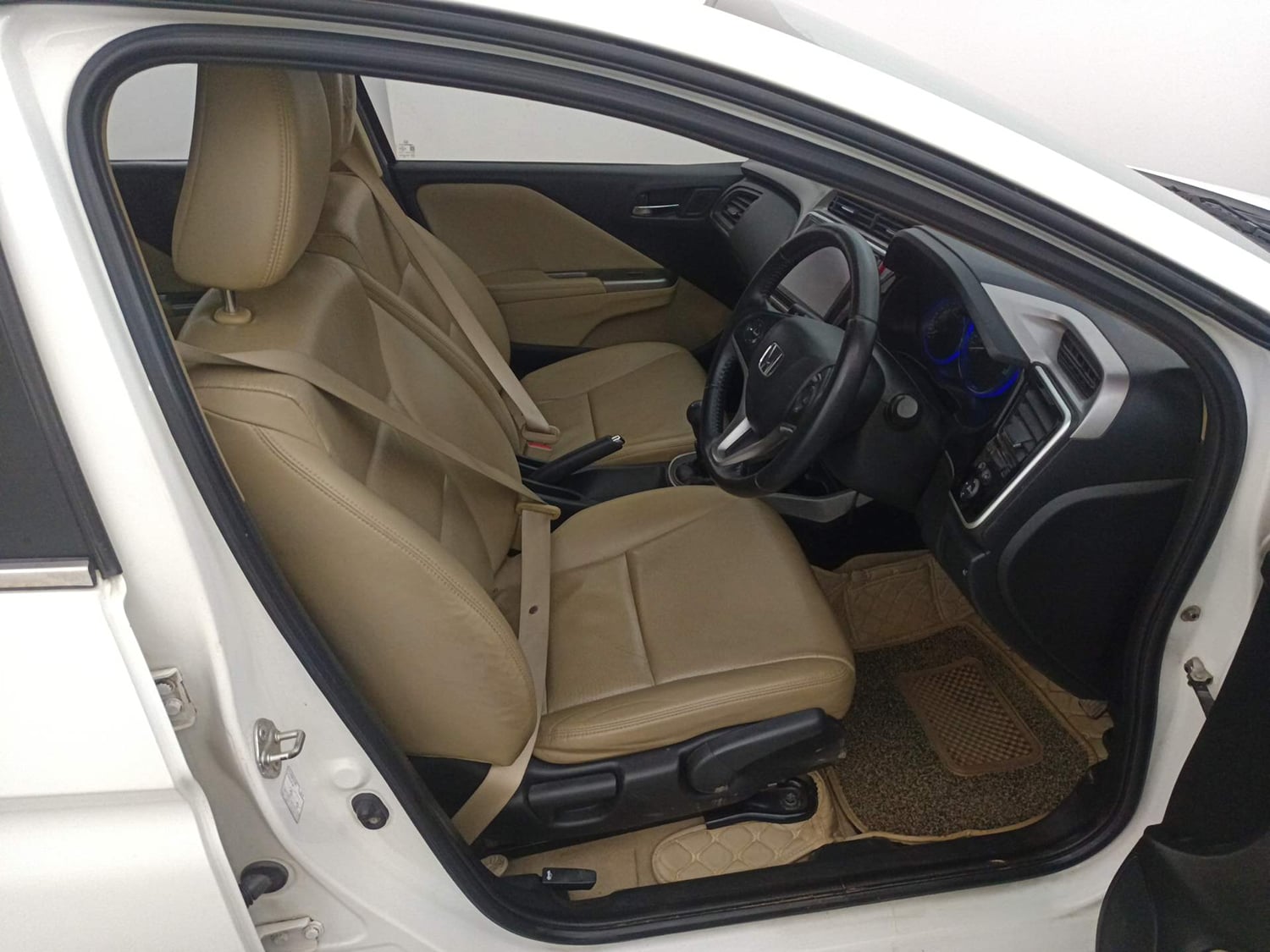Used 2017 Honda City VX Petrol Manual interior RIGHT SIDE FRONT DOOR CABIN VIEW