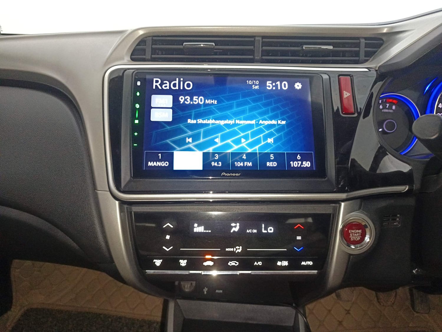 Used 2017 Honda City VX Petrol Manual interior MUSIC SYSTEM & AC CONTROL VIEW