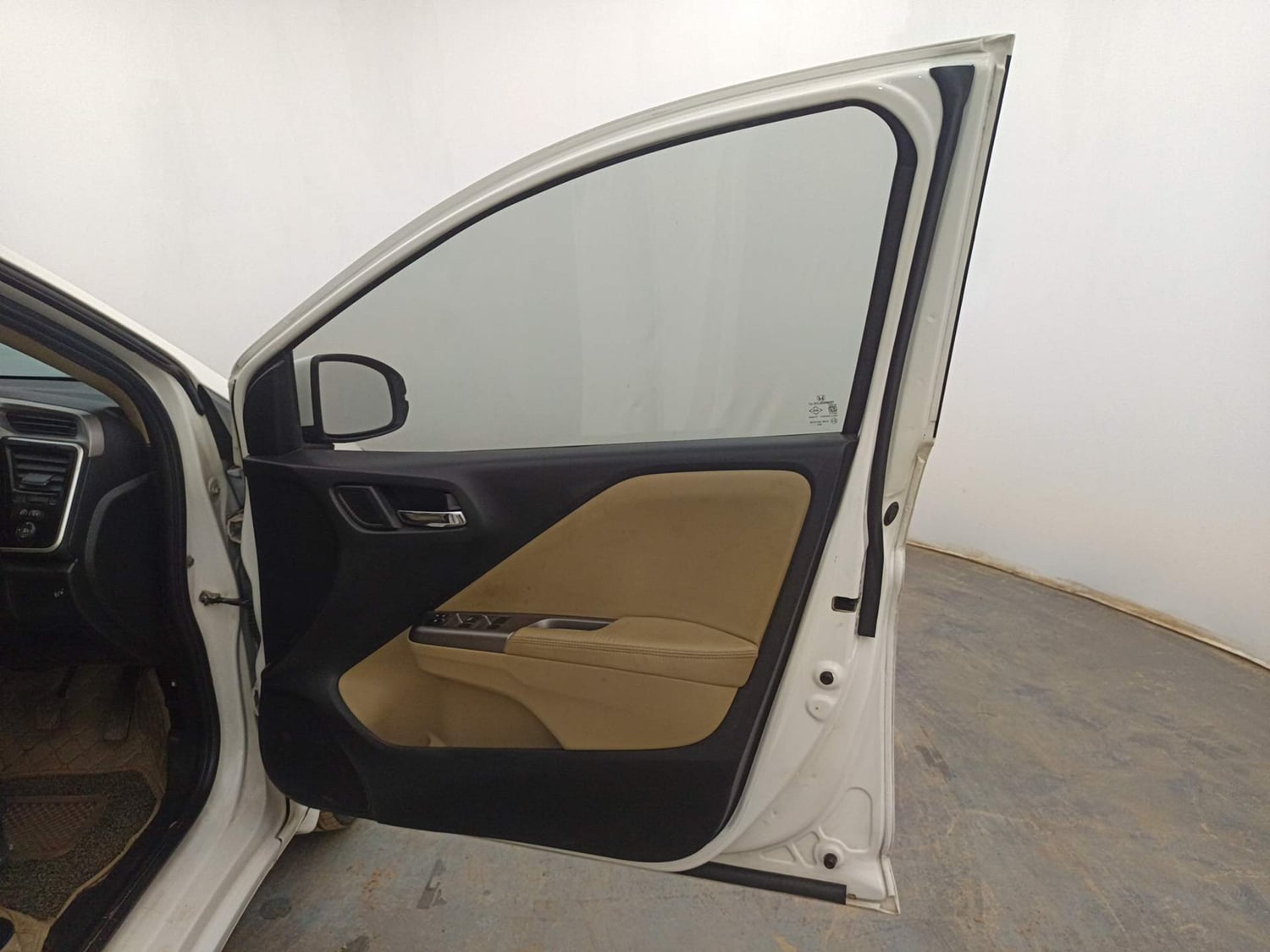 Used 2017 Honda City VX Petrol Manual interior RIGHT FRONT DOOR OPEN VIEW