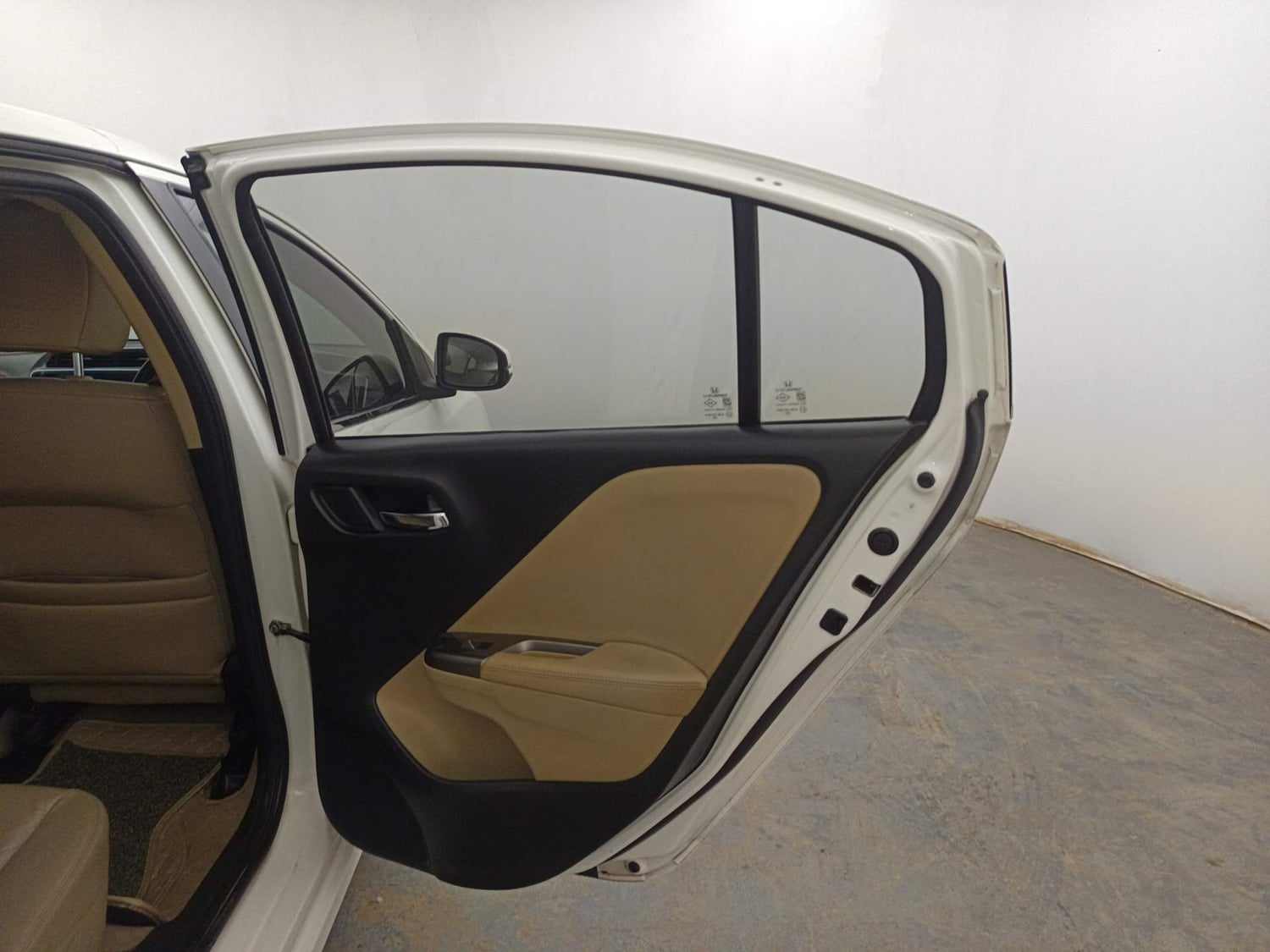 Used 2017 Honda City VX Petrol Manual interior RIGHT REAR DOOR OPEN VIEW