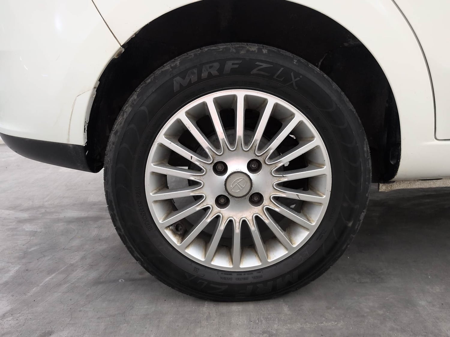 Used 2017 Tata Zest XMA Diesel Diesel Automatic tyres RIGHT REAR TYRE RIM VIEW