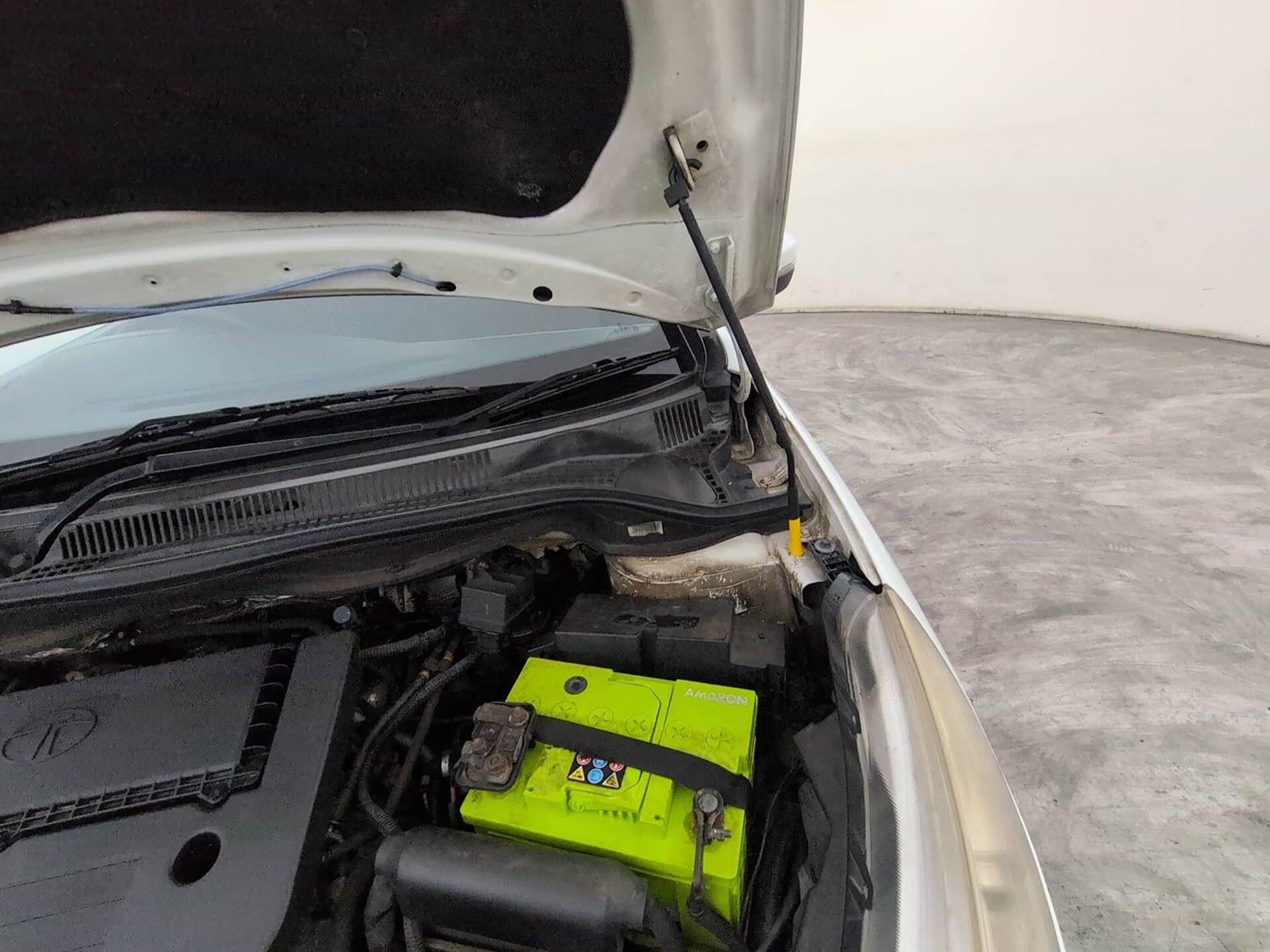 Used 2017 Tata Zest XMA Diesel Diesel Automatic engine ENGINE LEFT SIDE HINGE & APRON VIEW