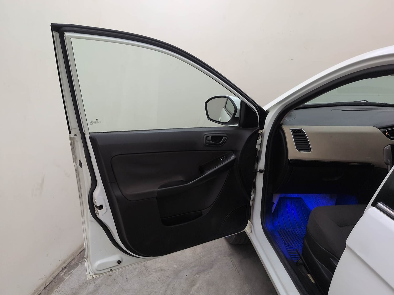 Used 2017 Tata Zest XMA Diesel Diesel Automatic interior LEFT FRONT DOOR OPEN VIEW