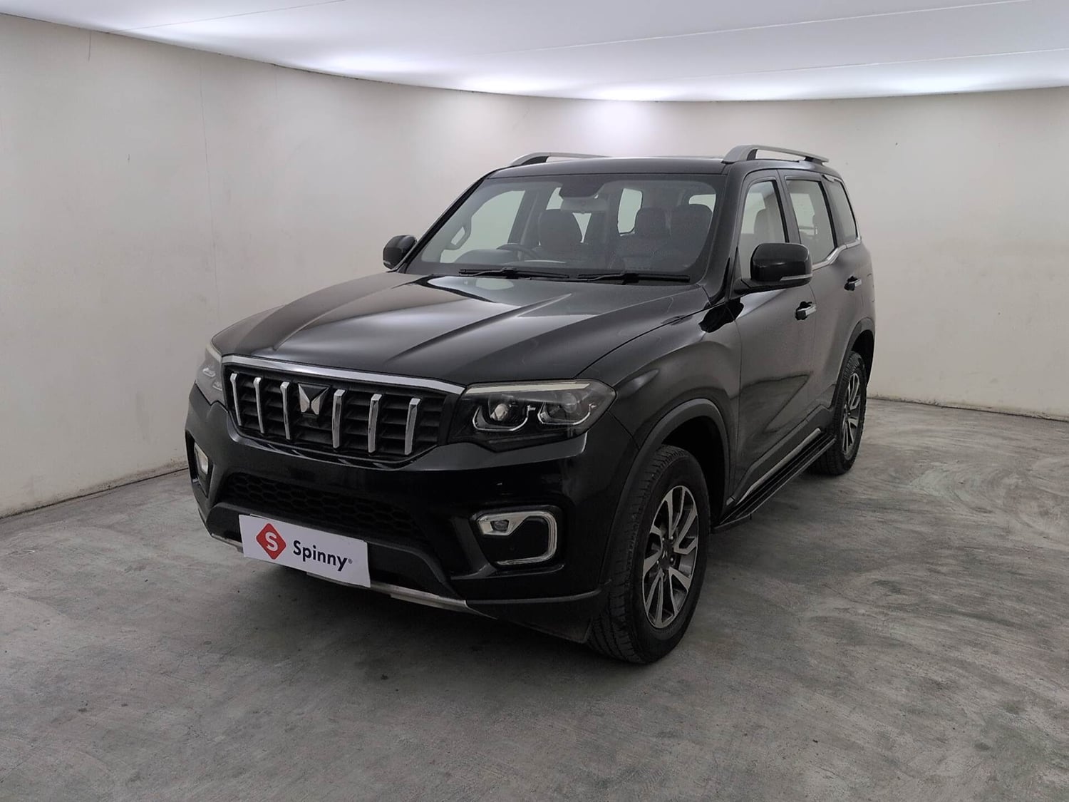 Used 2023 Mahindra Scorpio N Z8 L Petrol AT 7 STR Petrol Automatic exterior LEFT FRONT CORNER VIEW