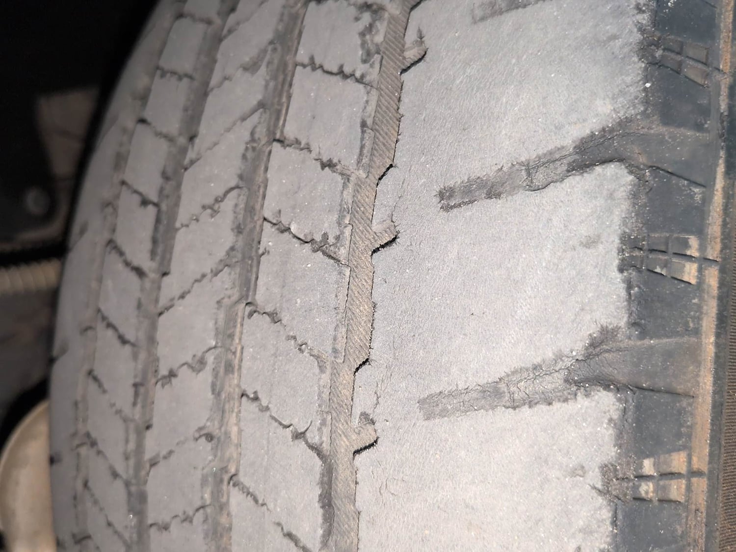 Used 2023 Mahindra Scorpio N Z8 L Petrol AT 7 STR Petrol Automatic tyres LEFT FRONT TYRE TREAD VIEW