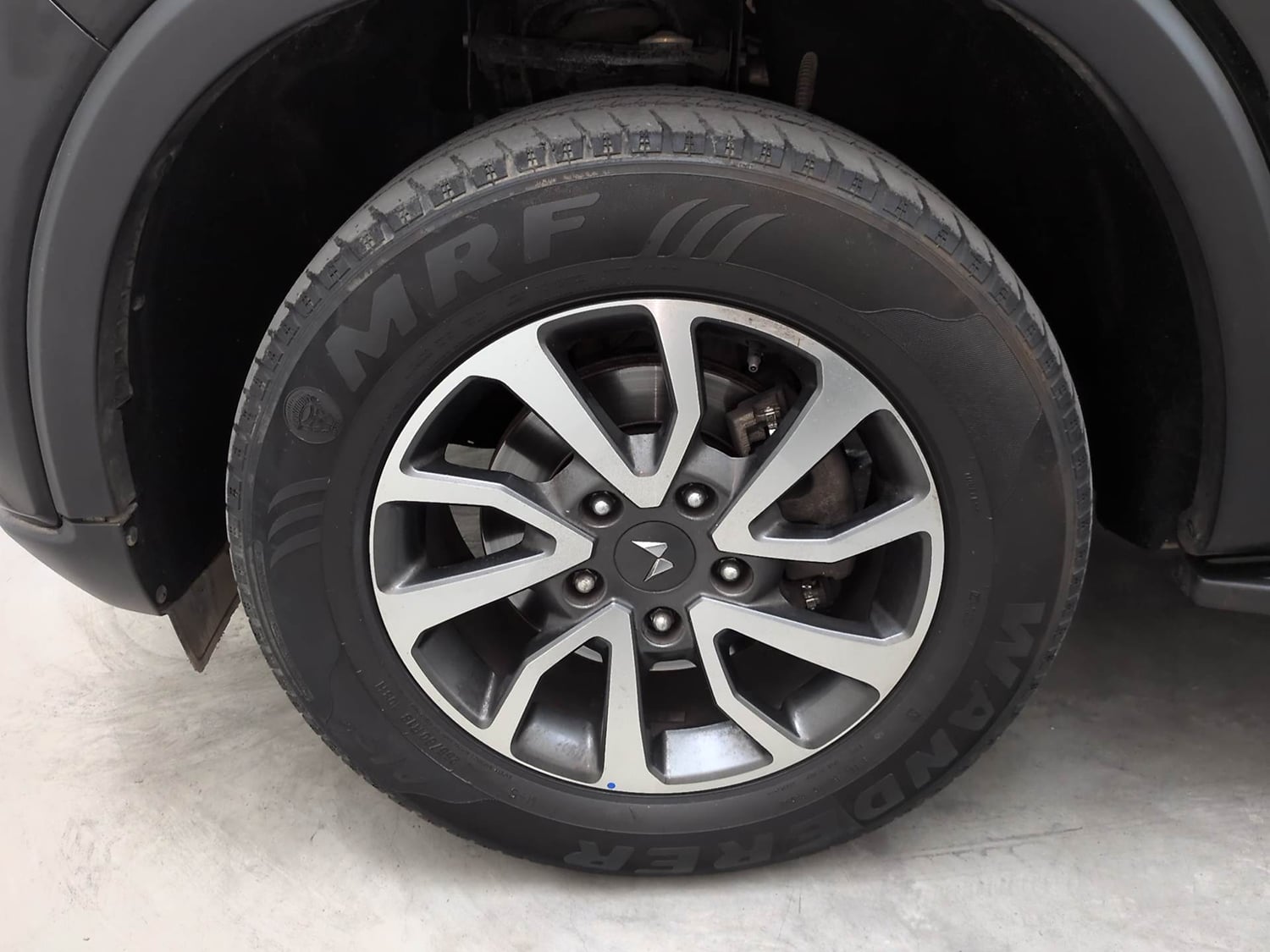 Used 2023 Mahindra Scorpio N Z8 L Petrol AT 7 STR Petrol Automatic tyres LEFT FRONT TYRE RIM VIEW