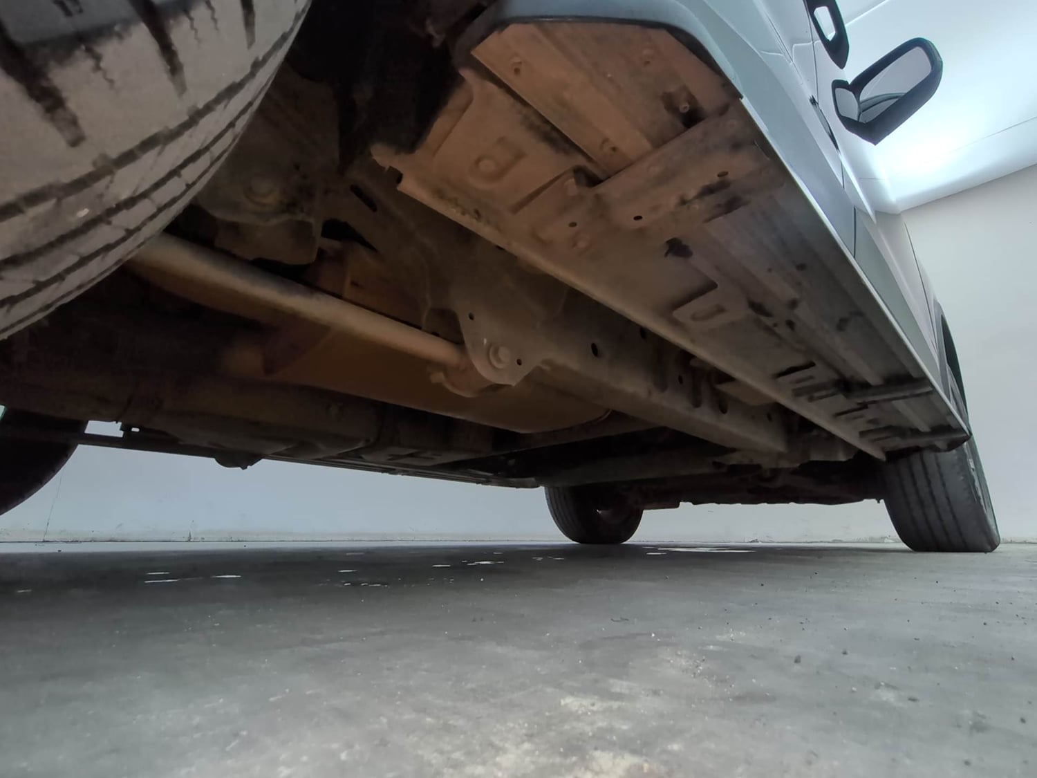Used 2023 Mahindra Scorpio N Z8 L Petrol AT 7 STR Petrol Automatic extra REAR RIGHT UNDERBODY VIEW