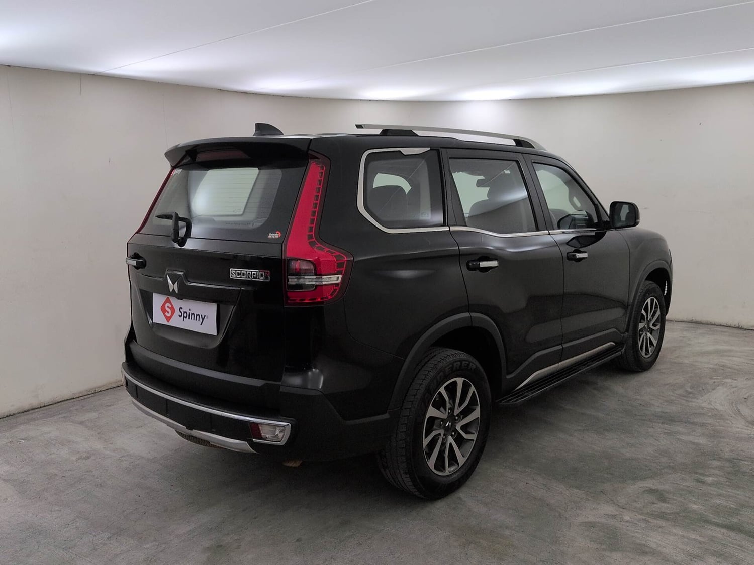 Used 2023 Mahindra Scorpio N Z8 L Petrol AT 7 STR Petrol Automatic exterior RIGHT REAR CORNER VIEW