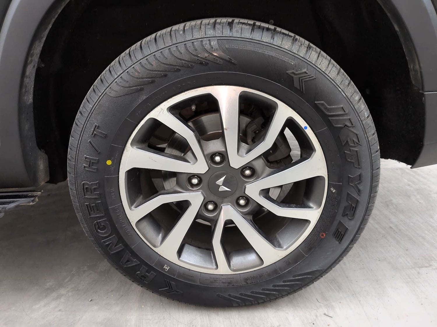 Used 2023 Mahindra Scorpio N Z8 L Petrol AT 7 STR Petrol Automatic tyres LEFT REAR TYRE RIM VIEW