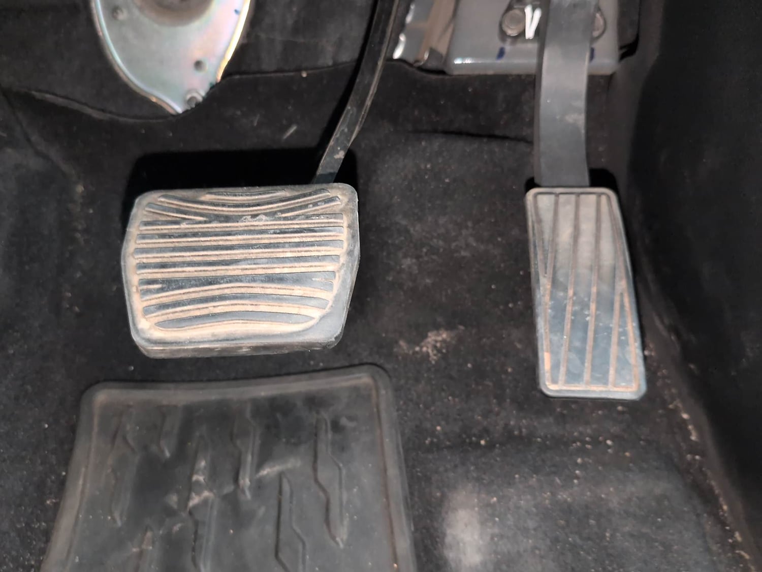 Used 2023 Mahindra Scorpio N Z8 L Petrol AT 7 STR Petrol Automatic interior PEDALS VIEW