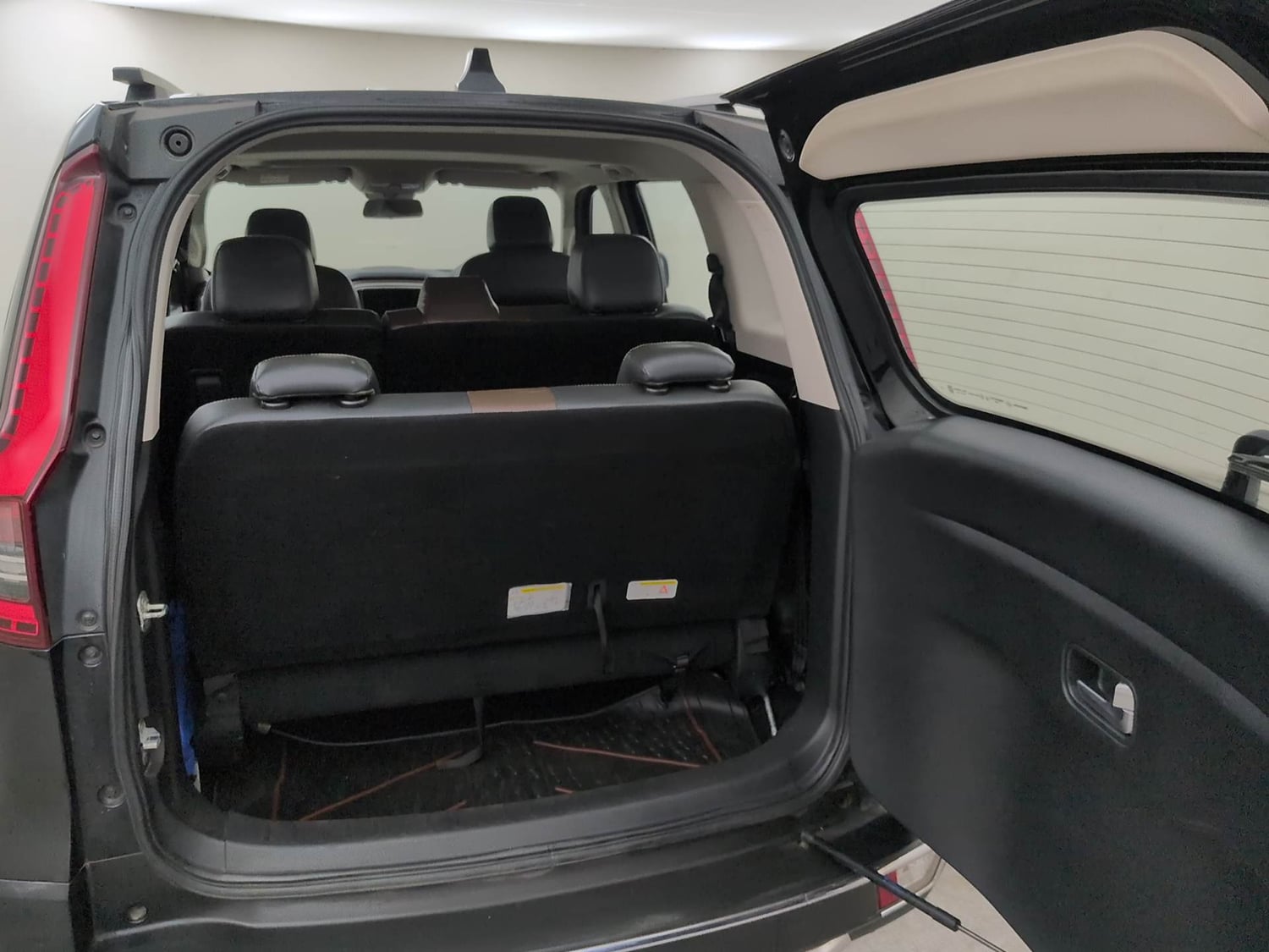 Used 2023 Mahindra Scorpio N Z8 L Petrol AT 7 STR Petrol Automatic interior DICKY INSIDE VIEW