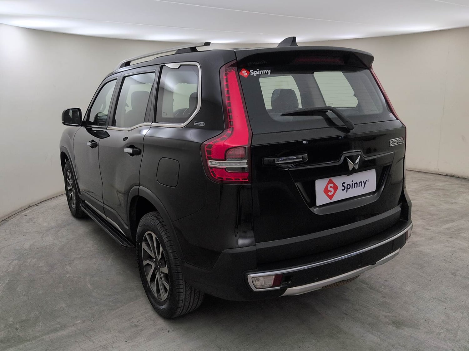 Used 2023 Mahindra Scorpio N Z8 L Petrol AT 7 STR Petrol Automatic exterior LEFT REAR CORNER VIEW