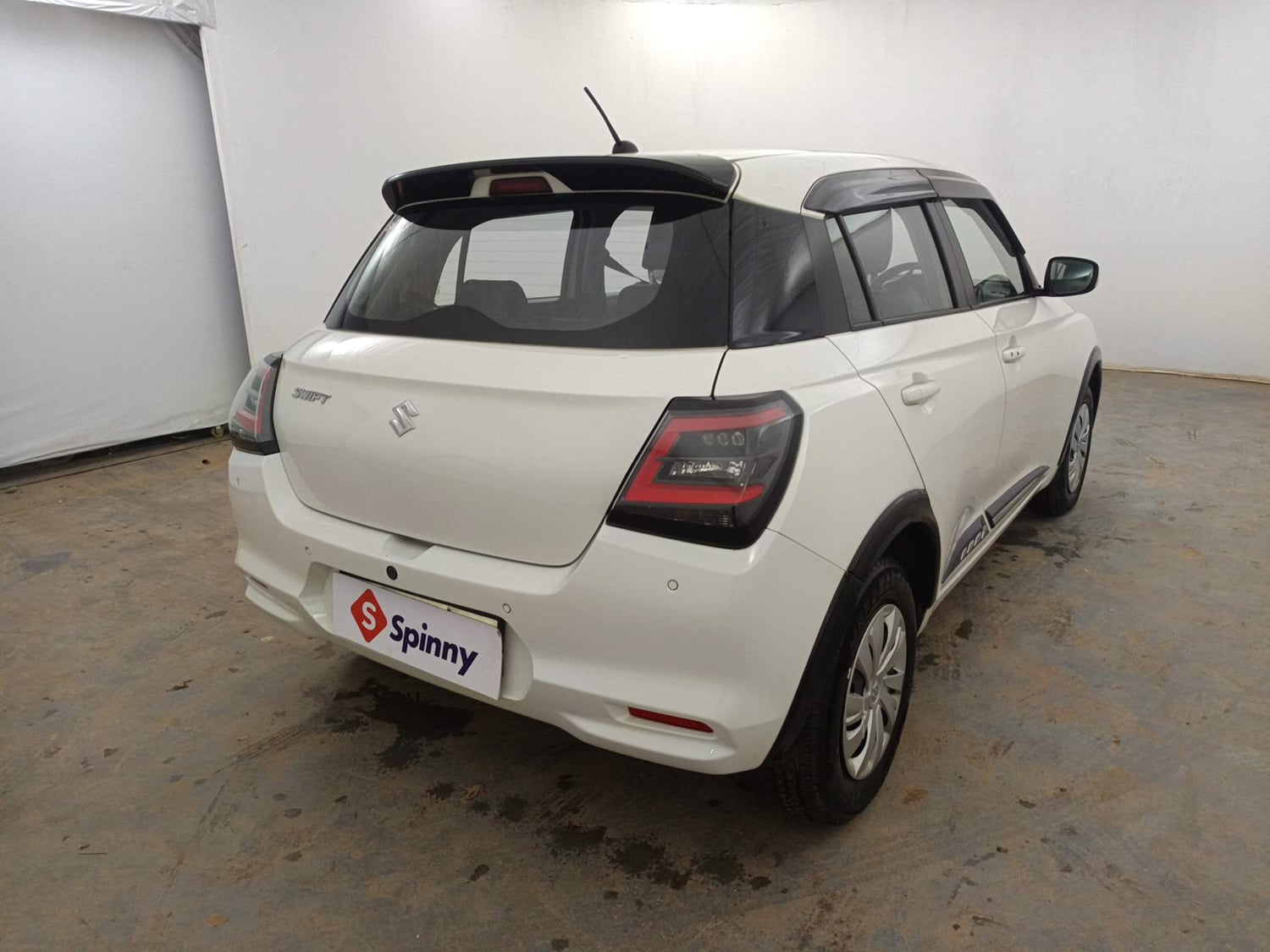 Used 2025 Maruti Suzuki Swift VXi (O) AMT Petrol Automatic exterior RIGHT REAR CORNER VIEW