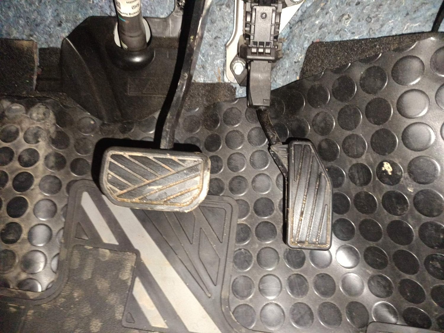Used 2025 Maruti Suzuki Swift VXi (O) AMT Petrol Automatic interior PEDALS VIEW