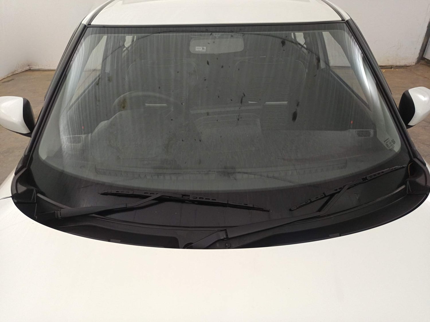 Used 2025 Maruti Suzuki Swift VXi (O) AMT Petrol Automatic exterior FRONT WINDSHIELD VIEW