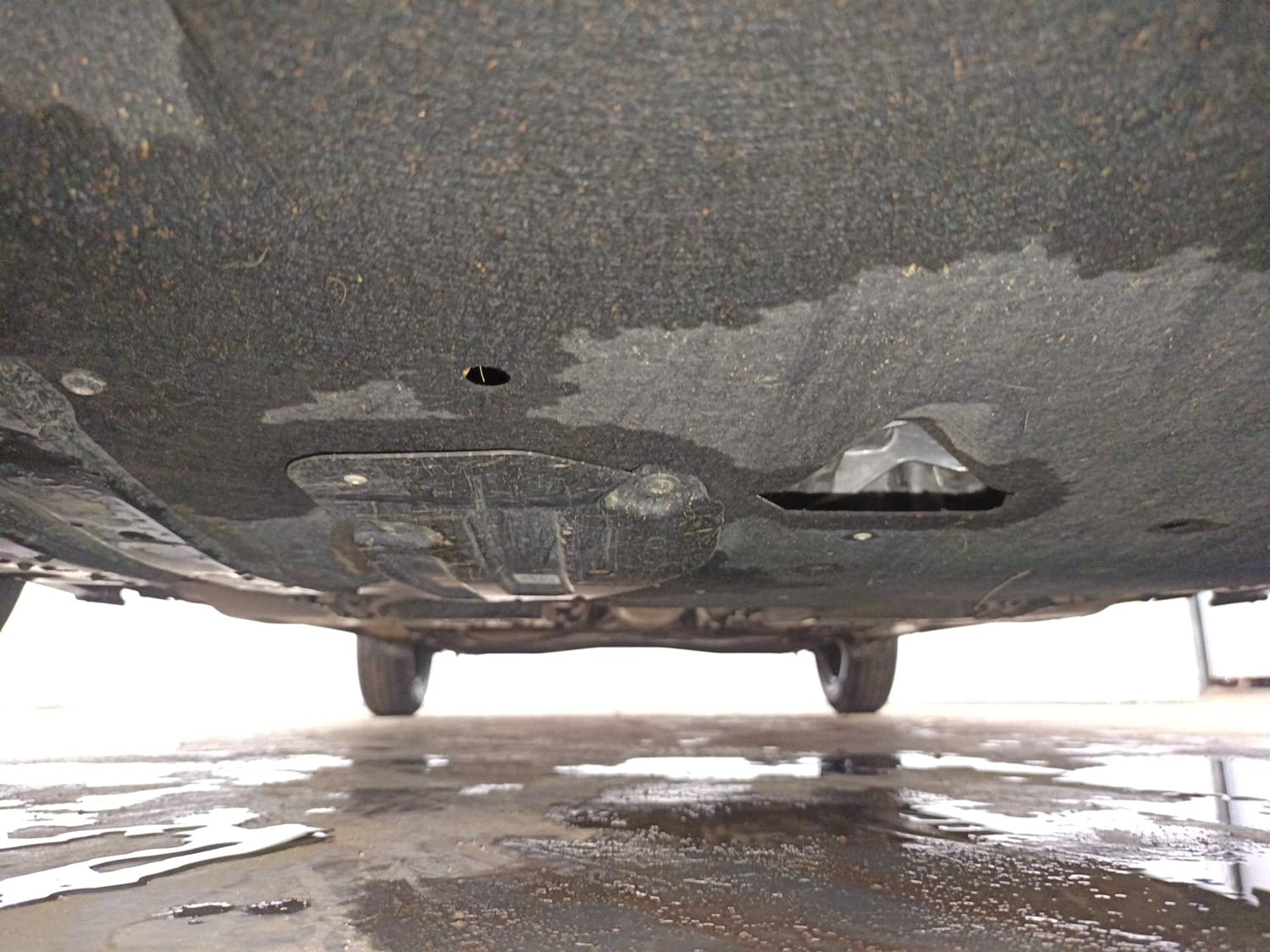 Used 2025 Maruti Suzuki Swift VXi (O) AMT Petrol Automatic extra FRONT LEFT UNDERBODY VIEW
