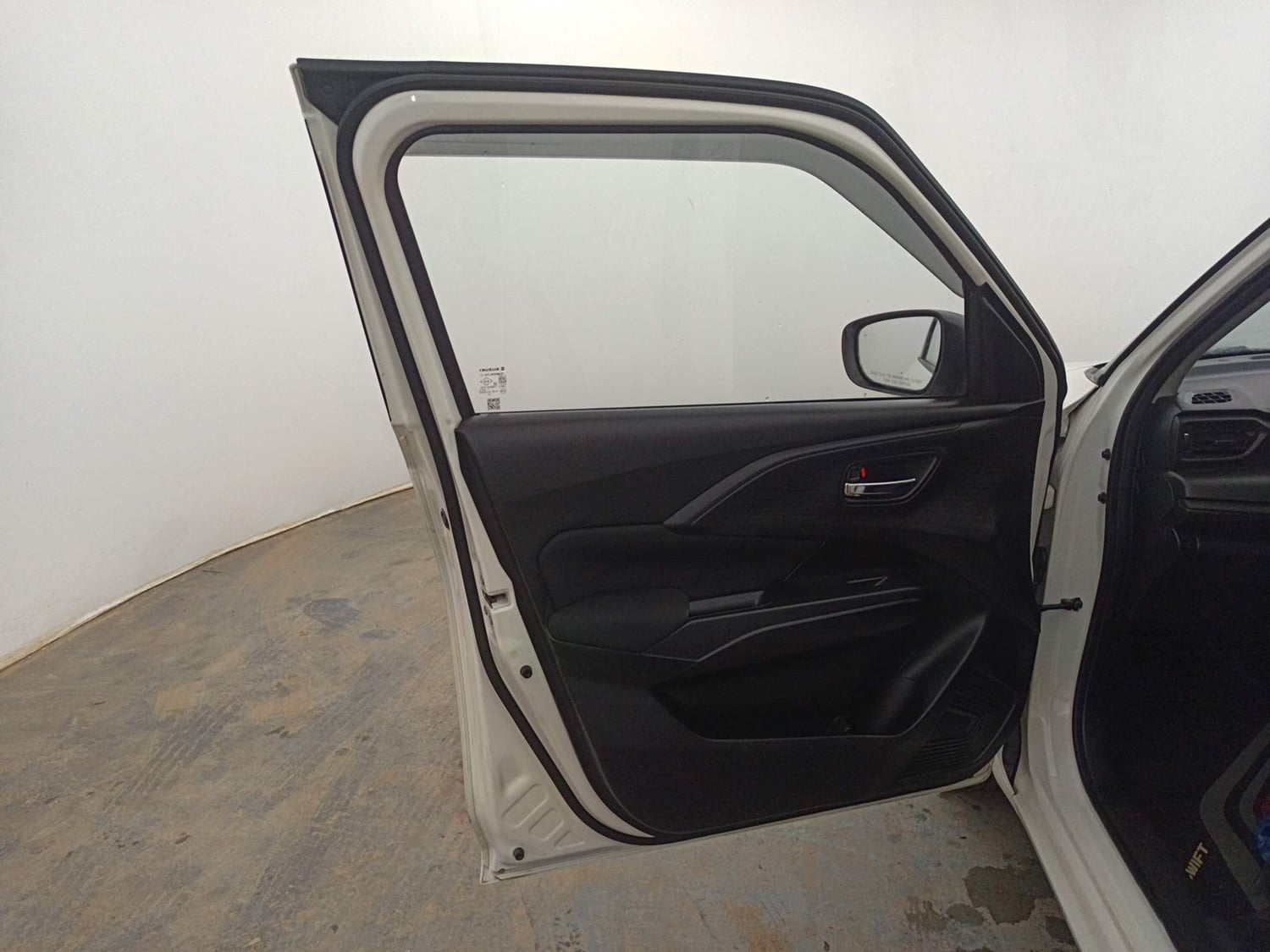 Used 2025 Maruti Suzuki Swift VXi (O) AMT Petrol Automatic interior LEFT FRONT DOOR OPEN VIEW