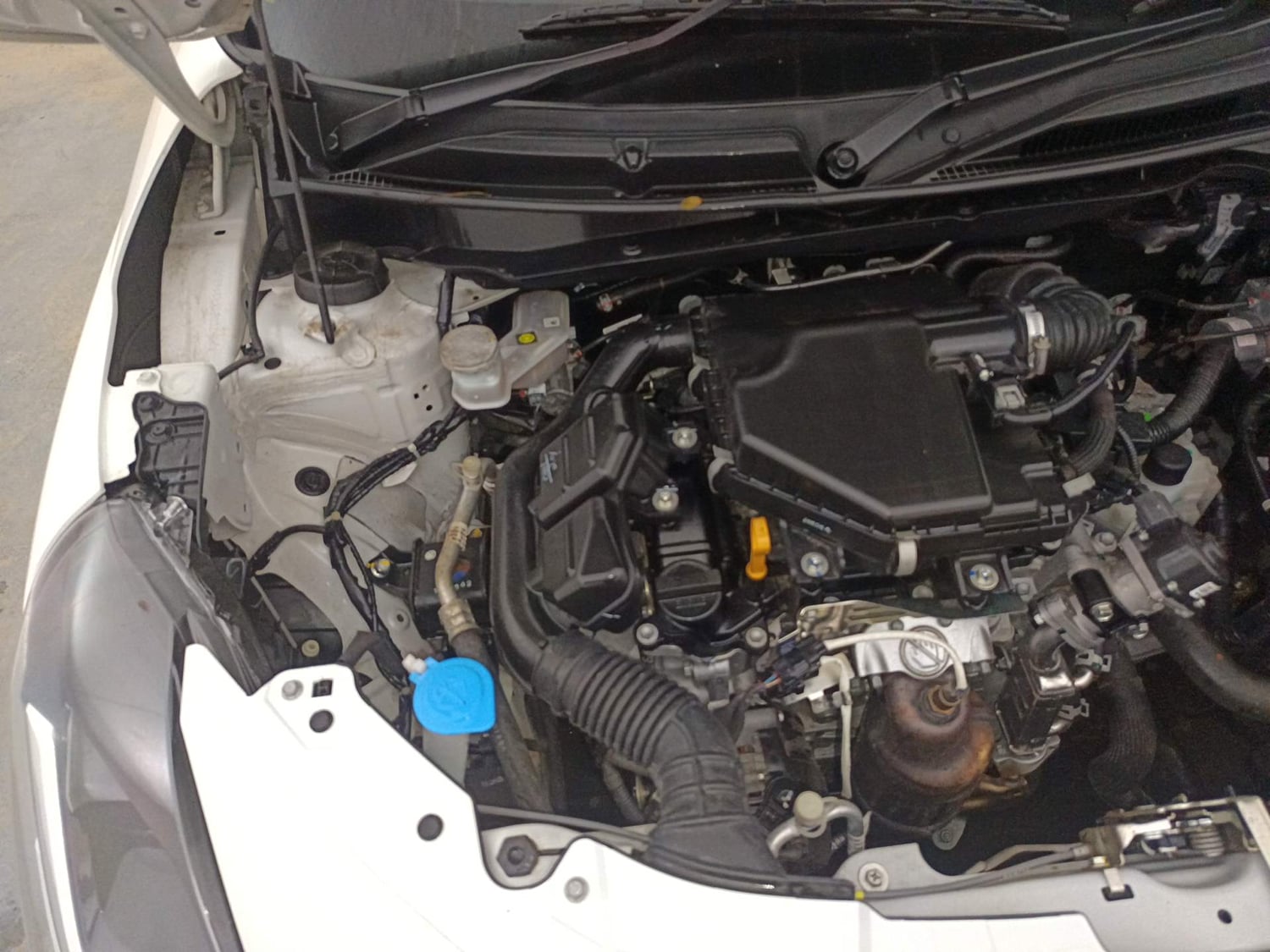 Used 2025 Maruti Suzuki Swift VXi (O) AMT Petrol Automatic engine ENGINE RIGHT SIDE VIEW