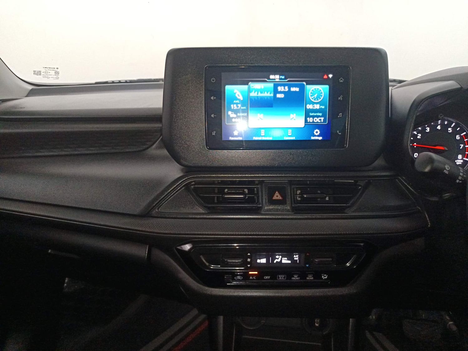 Used 2025 Maruti Suzuki Swift VXi (O) AMT Petrol Automatic interior MUSIC SYSTEM & AC CONTROL VIEW