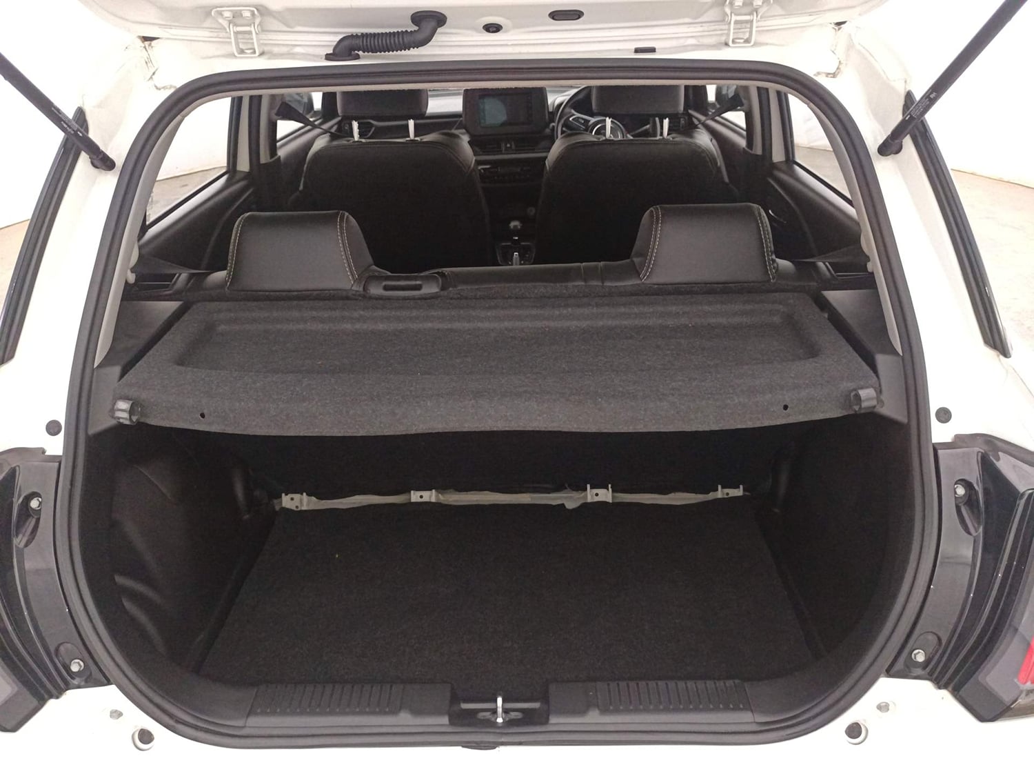 Used 2025 Maruti Suzuki Swift VXi (O) AMT Petrol Automatic interior DICKY INSIDE VIEW