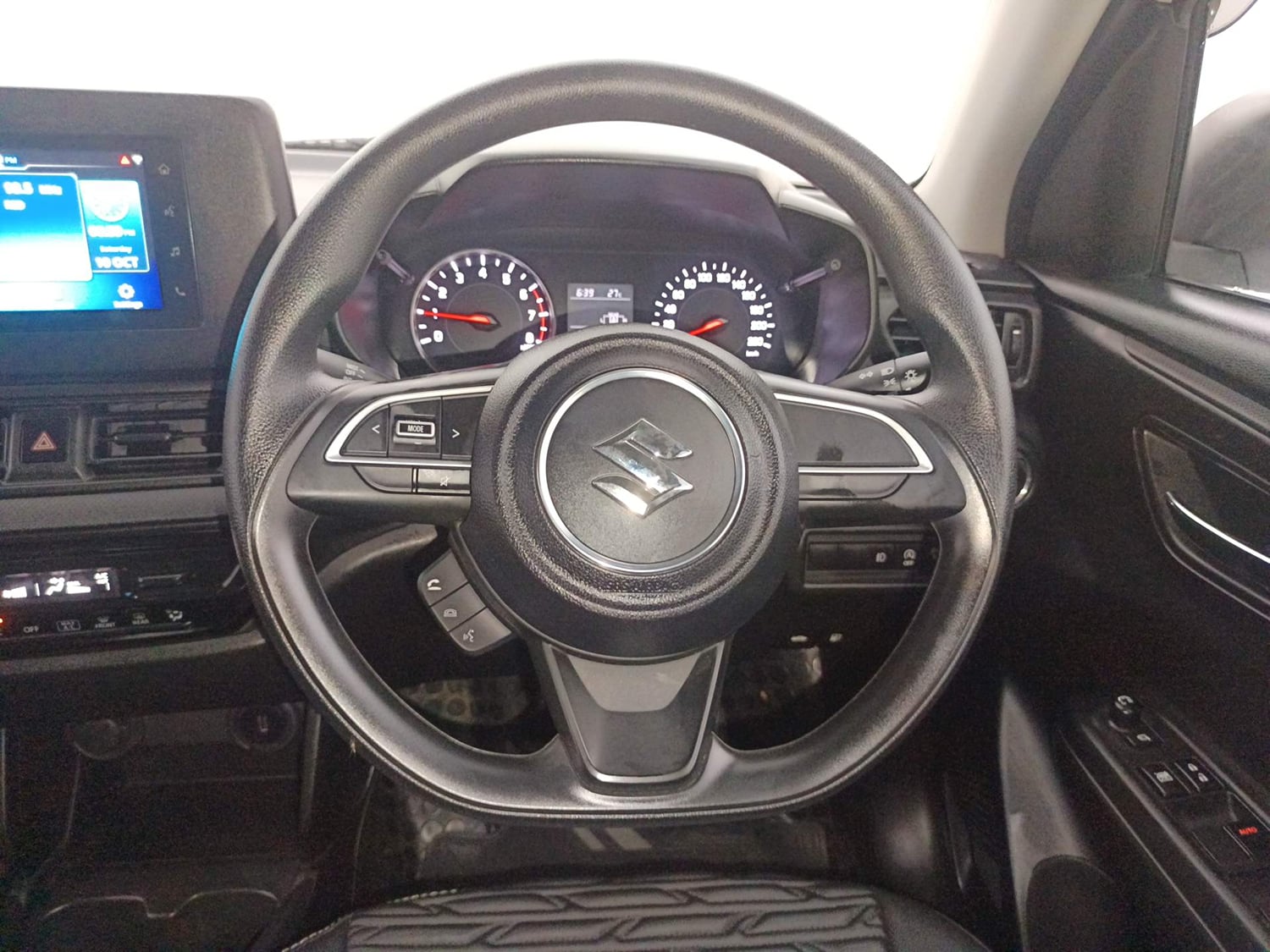 Used 2025 Maruti Suzuki Swift VXi (O) AMT Petrol Automatic interior STEERING VIEW