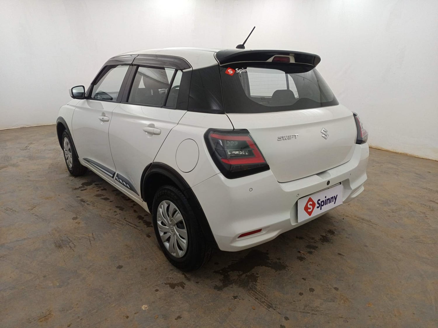 Used 2025 Maruti Suzuki Swift VXi (O) AMT Petrol Automatic exterior LEFT REAR CORNER VIEW