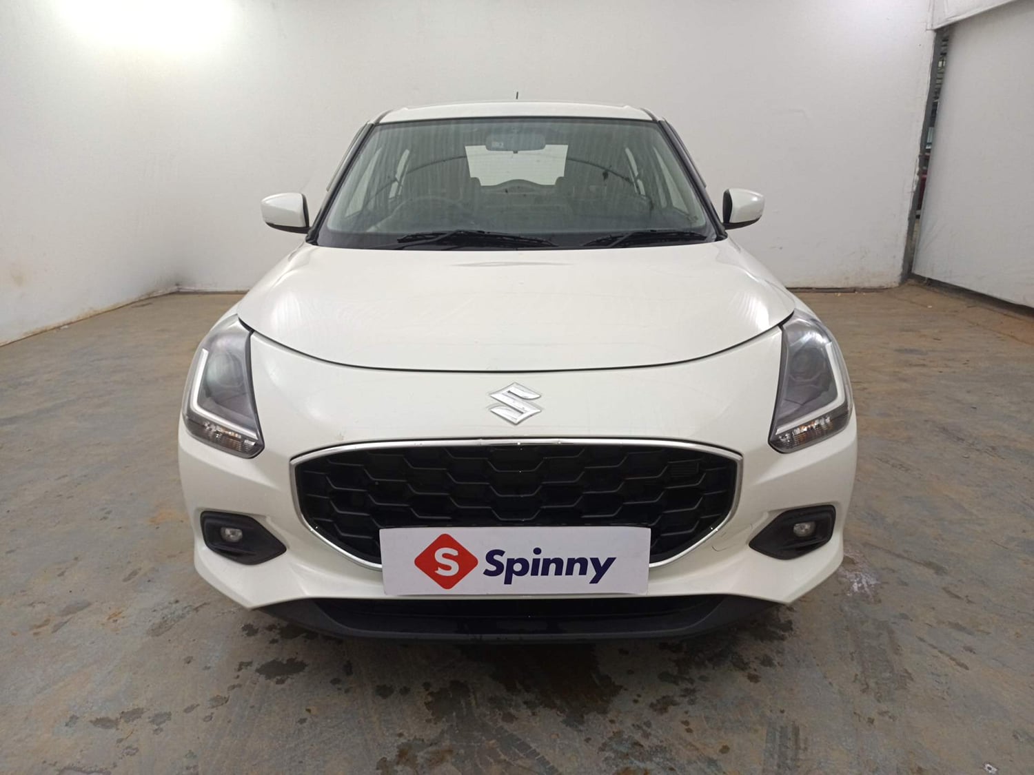 Used 2025 Maruti Suzuki Swift VXi (O) AMT Petrol Automatic exterior FRONT VIEW