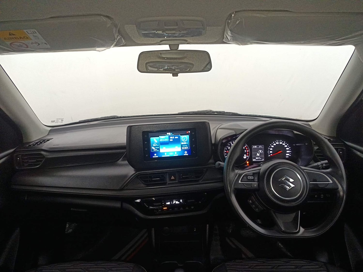 Used 2025 Maruti Suzuki Swift VXi (O) AMT Petrol Automatic interior DASHBOARD VIEW