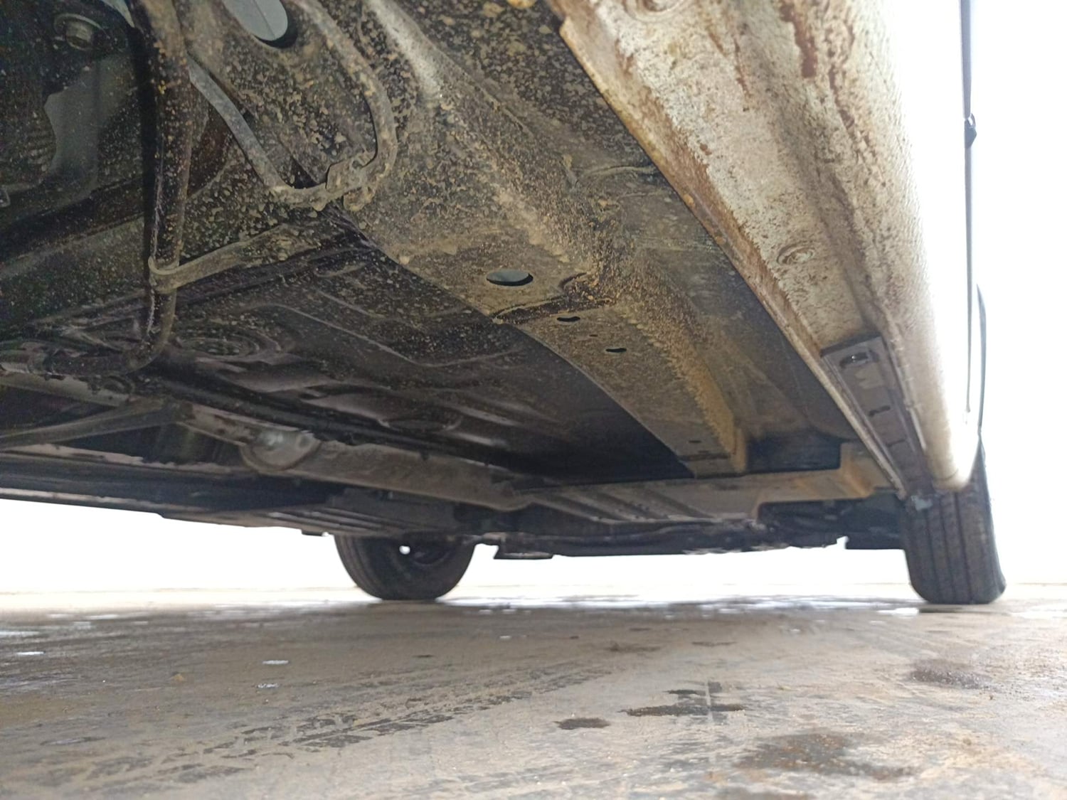 Used 2025 Maruti Suzuki Swift VXi (O) AMT Petrol Automatic extra REAR RIGHT UNDERBODY VIEW