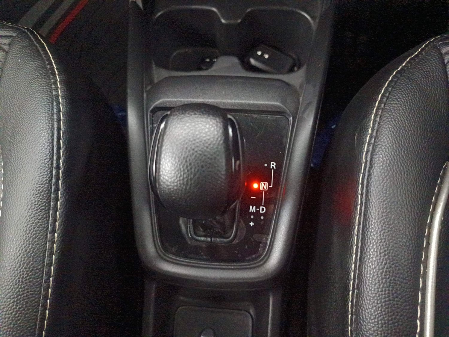 Used 2025 Maruti Suzuki Swift VXi (O) AMT Petrol Automatic interior GEAR  KNOB VIEW