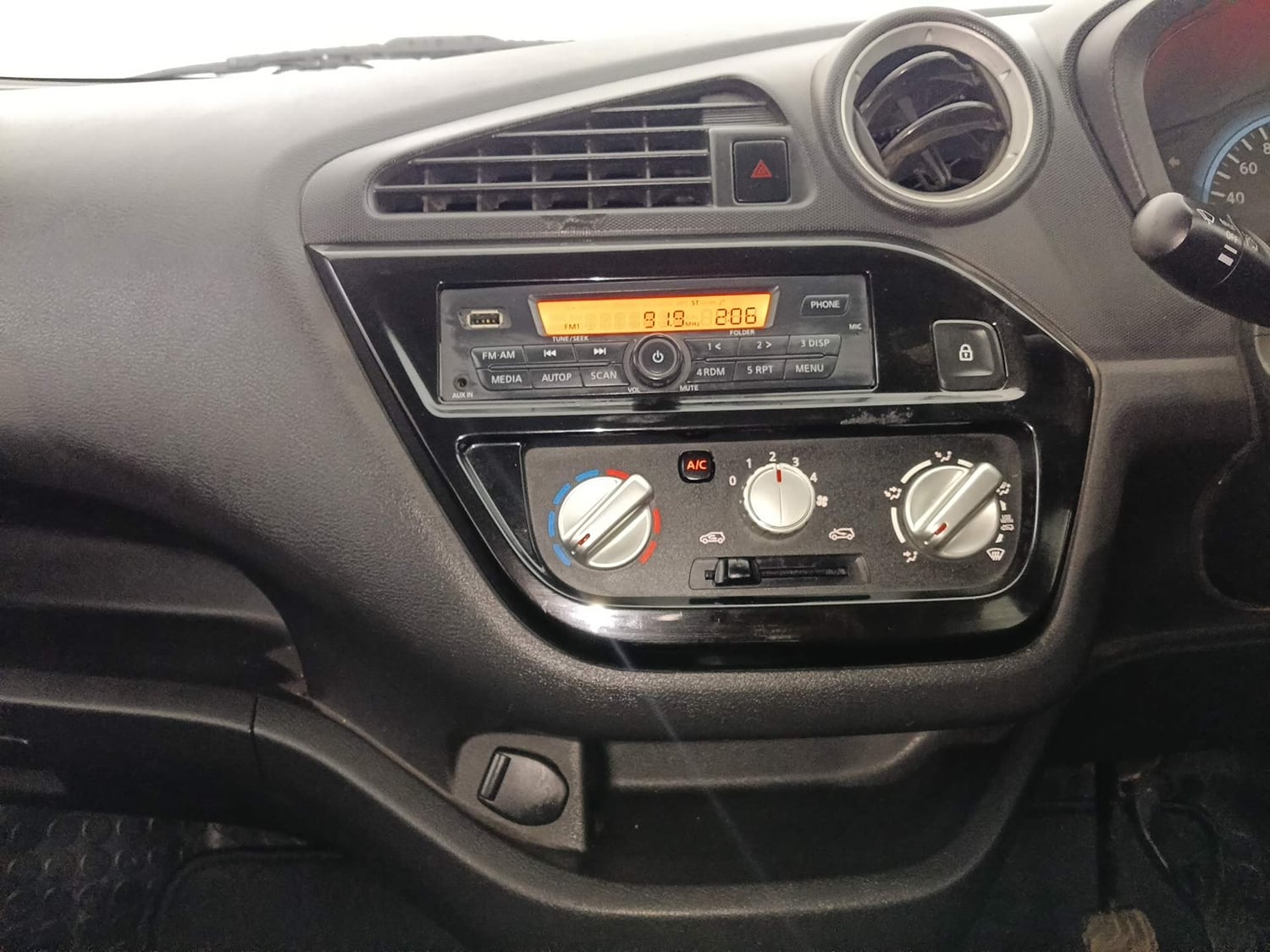 Used 2018 Datsun Redi-GO T(O) 1.0 AMT Petrol Automatic interior MUSIC SYSTEM & AC CONTROL VIEW