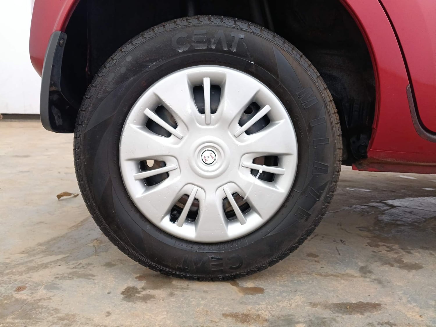Used 2018 Datsun Redi-GO T(O) 1.0 AMT Petrol Automatic tyres RIGHT REAR TYRE RIM VIEW
