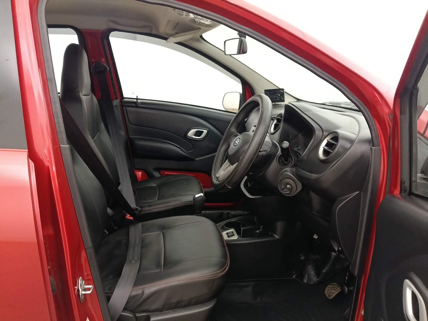 Used 2018 Datsun Redi-GO T(O) 1.0 AMT Petrol Automatic interior RIGHT SIDE FRONT DOOR CABIN VIEW