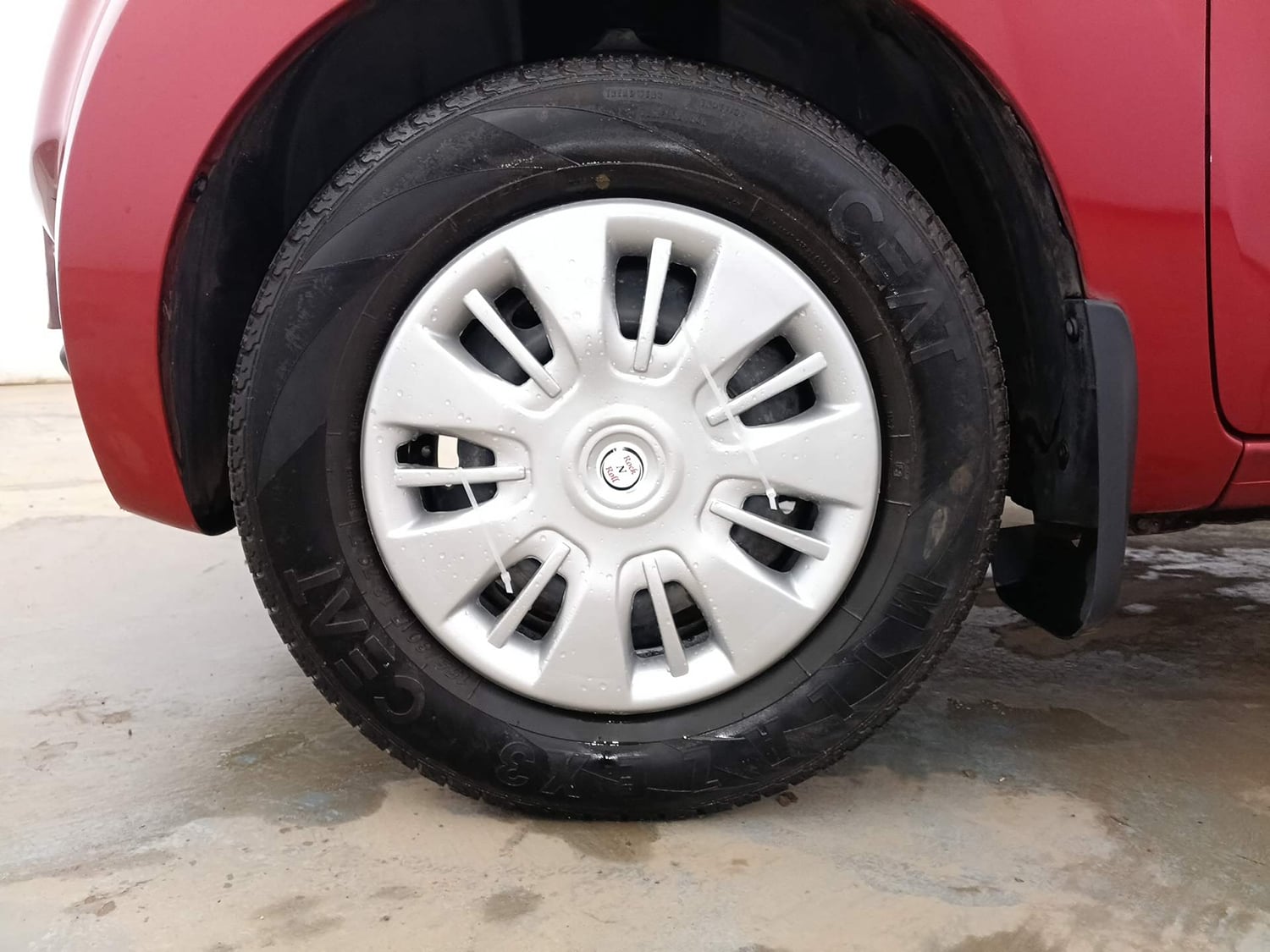 Used 2018 Datsun Redi-GO T(O) 1.0 AMT Petrol Automatic tyres LEFT FRONT TYRE RIM VIEW