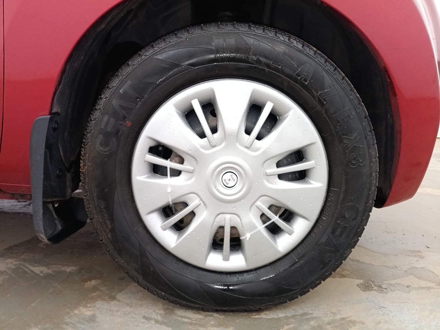 Used 2018 Datsun Redi-GO T(O) 1.0 AMT Petrol Automatic tyres RIGHT FRONT TYRE RIM VIEW