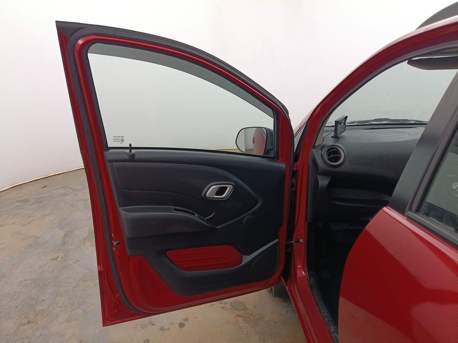 Used 2018 Datsun Redi-GO T(O) 1.0 AMT Petrol Automatic interior LEFT FRONT DOOR OPEN VIEW