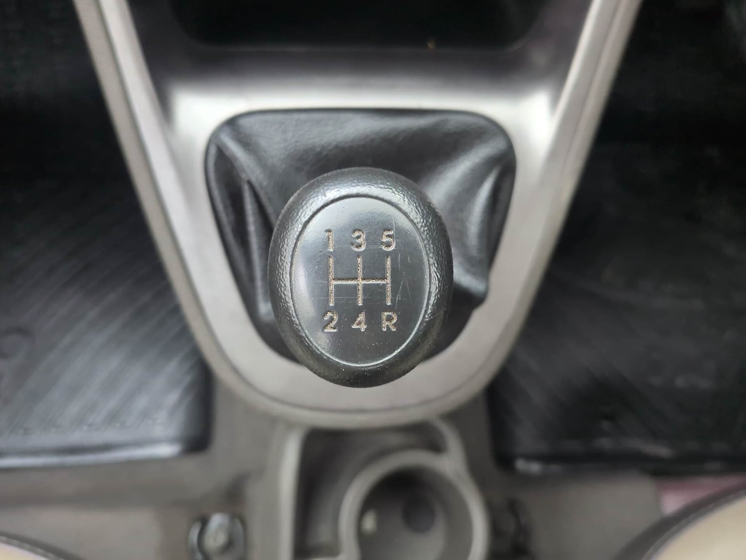 Used 2015 Hyundai i10 Sportz 1.1 iRDE2 Petrol Manual interior GEAR  KNOB VIEW