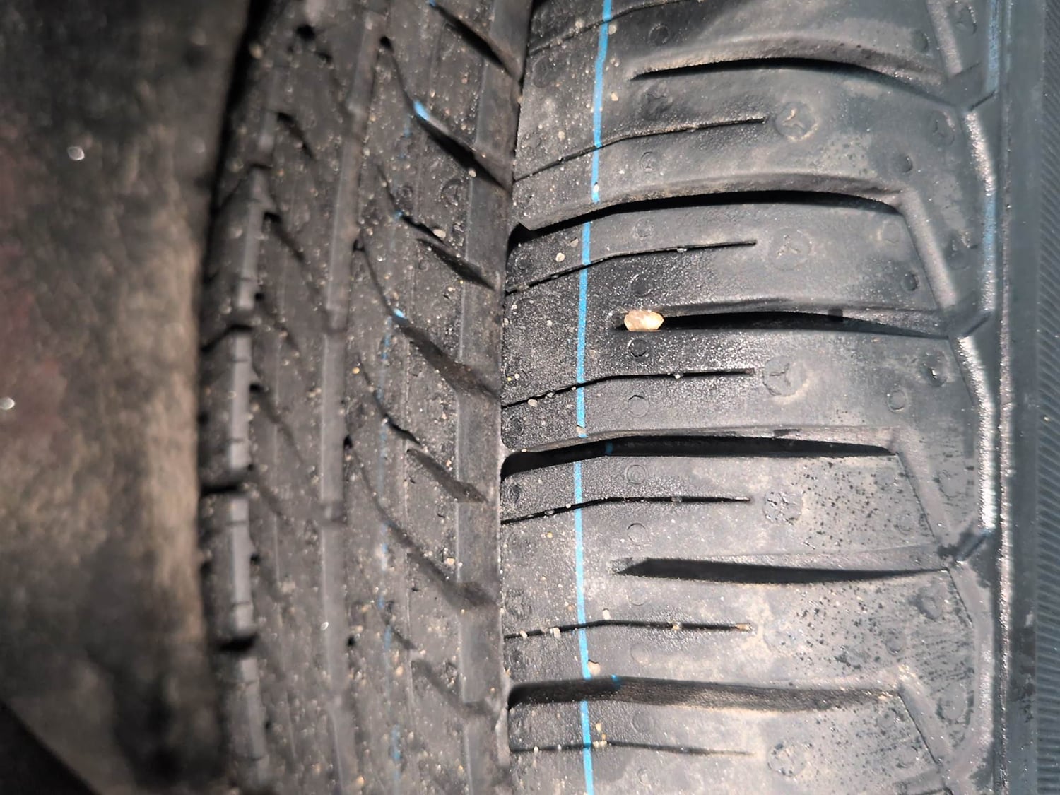 Used 2015 Hyundai i10 Sportz 1.1 iRDE2 Petrol Manual tyres LEFT REAR TYRE TREAD VIEW