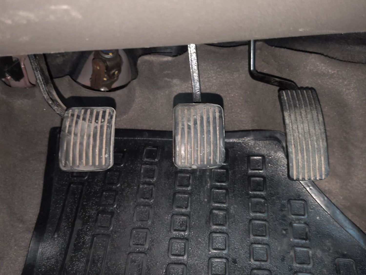 Used 2015 Hyundai i10 Sportz 1.1 iRDE2 Petrol Manual interior PEDALS VIEW